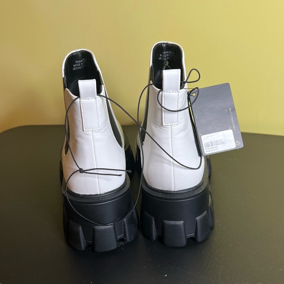 NWT Faux Leather Platform Chelsea Boots Forever21 - Picture 5 of 7